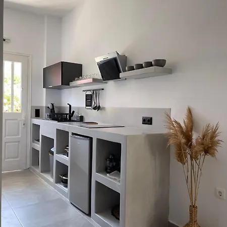 Maria's Garden Apartment *
